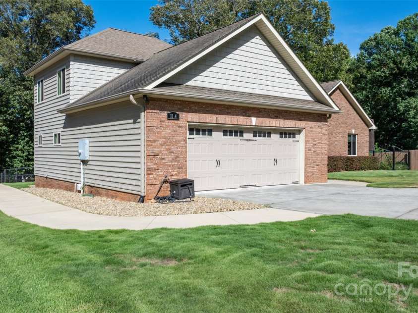 1114 Sunset Lane, Anderson, SC 29626.  MLS# CAR4206180, YatesRealty ID 1840. 