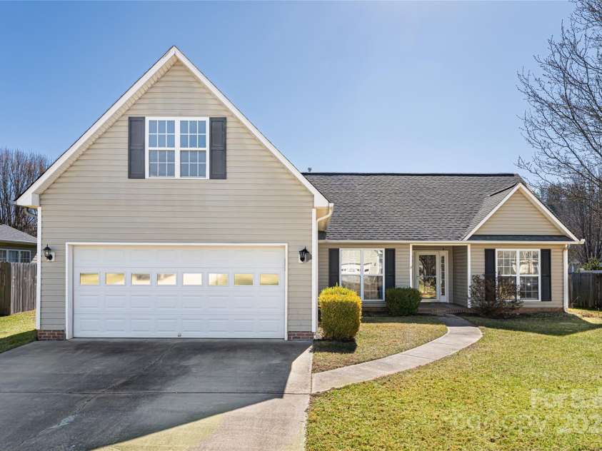 176 Running Briar Road, Fletcher, NC 28732.  MLS# CAR4203748, YatesRealty ID 18400. 