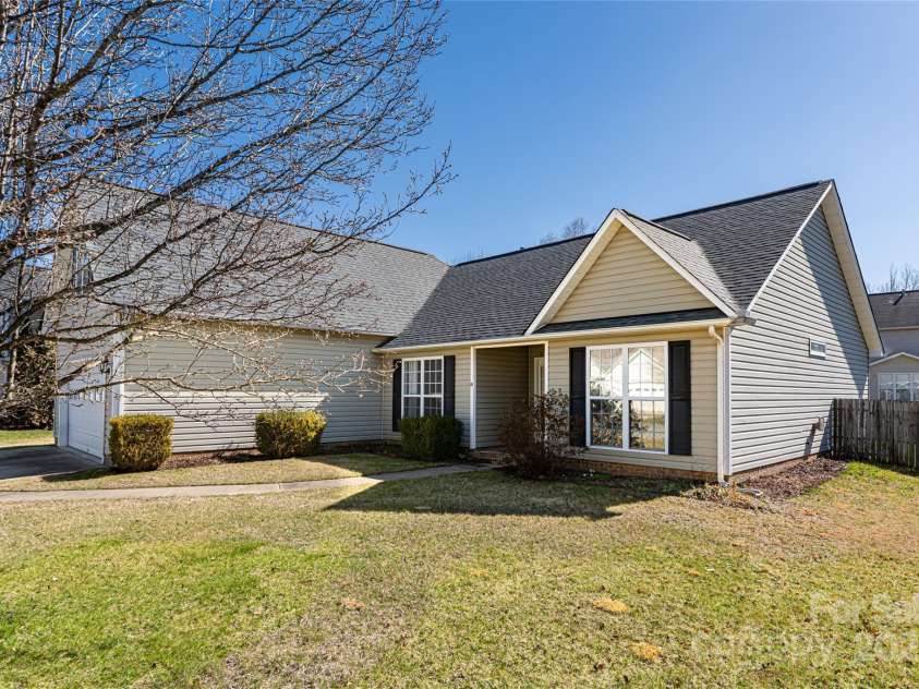 176 Running Briar Road, Fletcher, NC 28732.  MLS# CAR4203748, YatesRealty ID 18400. 