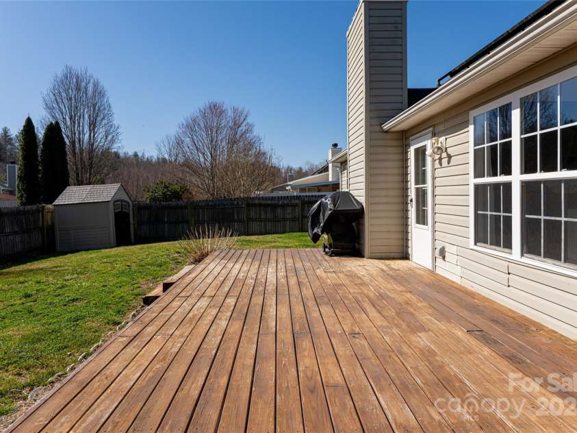 176 Running Briar Road, Fletcher, NC 28732.  MLS# CAR4203748, YatesRealty ID 18400. 