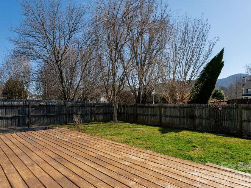 176 Running Briar Road, Fletcher, NC 28732.  MLS# CAR4203748, YatesRealty ID 18400. 