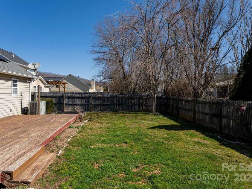176 Running Briar Road, Fletcher, NC 28732.  MLS# CAR4203748, YatesRealty ID 18400. 