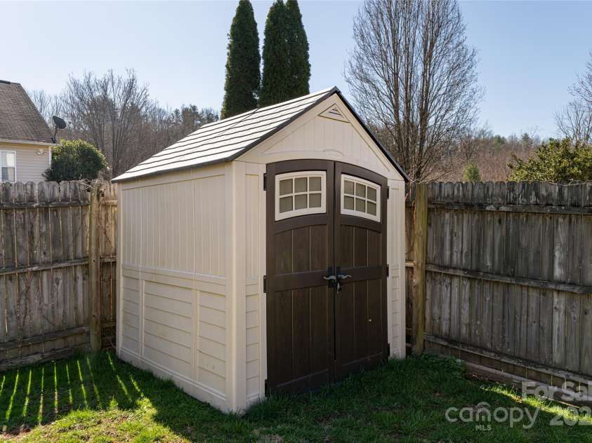 176 Running Briar Road, Fletcher, NC 28732.  MLS# CAR4203748, YatesRealty ID 18400. 