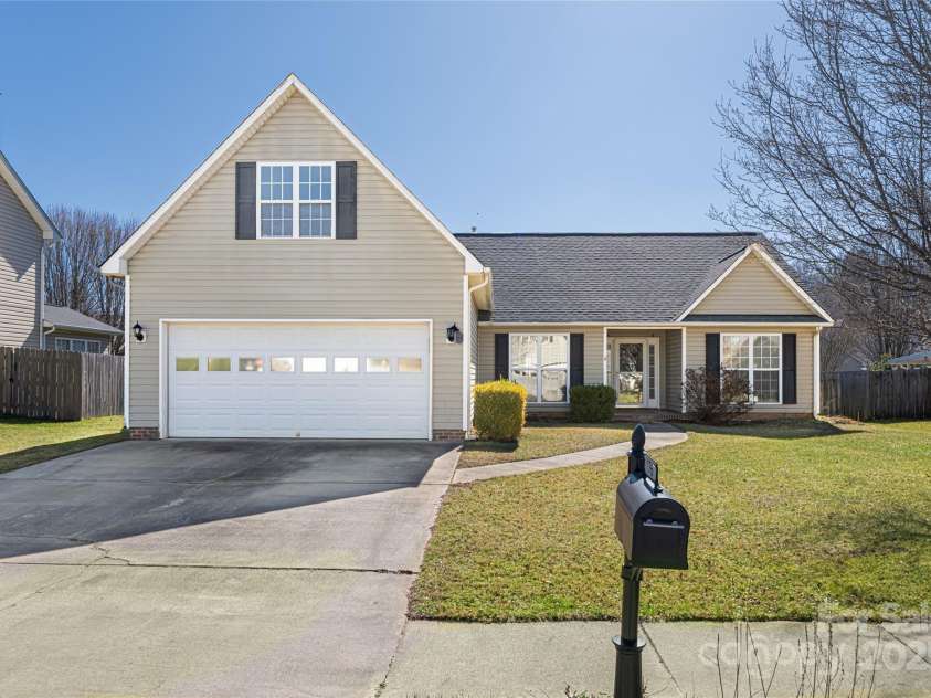 176 Running Briar Road, Fletcher, NC 28732.  MLS# CAR4203748, YatesRealty ID 18400. 