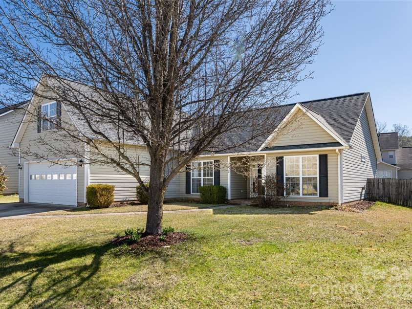 176 Running Briar Road, Fletcher, NC 28732.  MLS# CAR4203748, YatesRealty ID 18400. 
