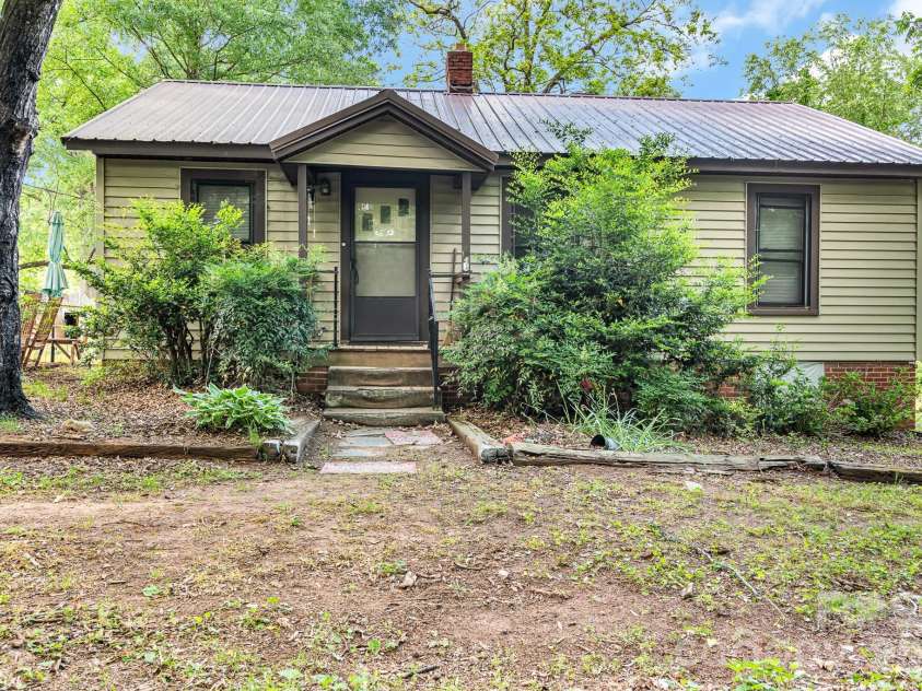 3240 Innes Street, Salisbury, NC 28144.  MLS# CAR4377301, YatesRealty ID 18400. 