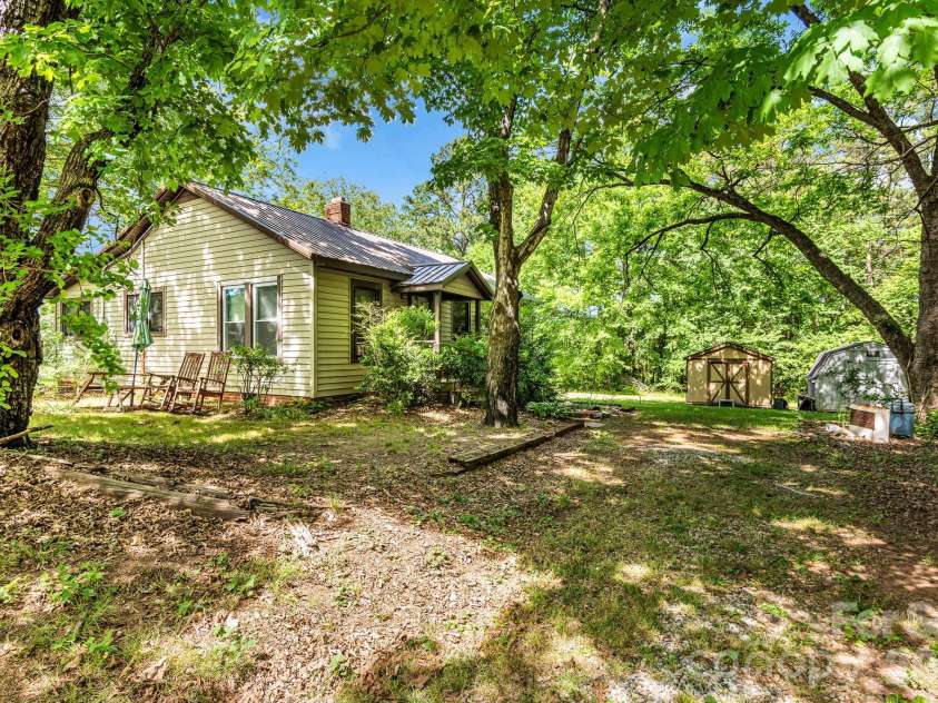 3240 Innes Street, Salisbury, NC 28144.  MLS# CAR4377301, YatesRealty ID 18400. 