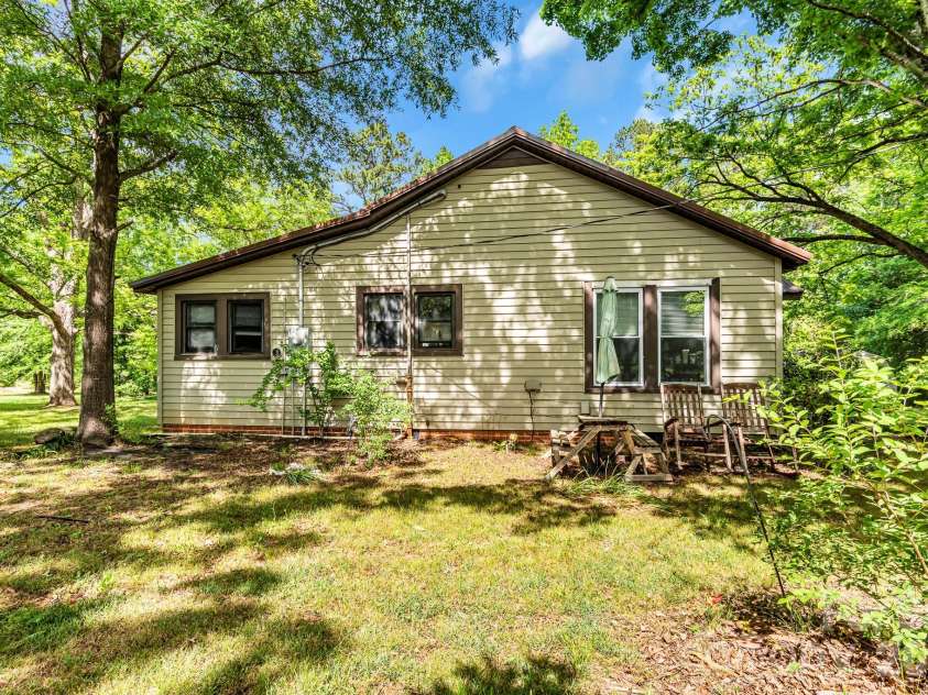 3240 Innes Street, Salisbury, NC 28144.  MLS# CAR4377301, YatesRealty ID 18400. 