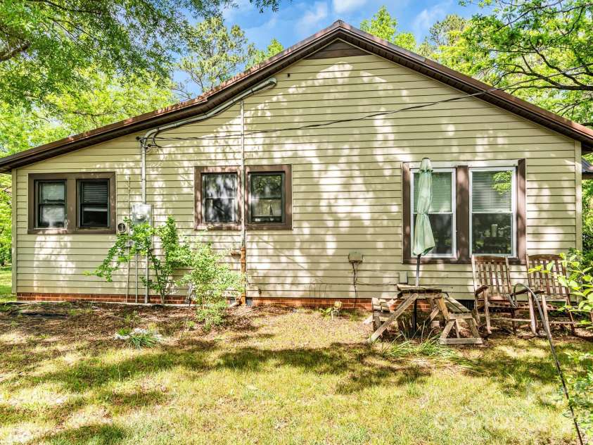 3240 Innes Street, Salisbury, NC 28144.  MLS# CAR4377301, YatesRealty ID 18400. 