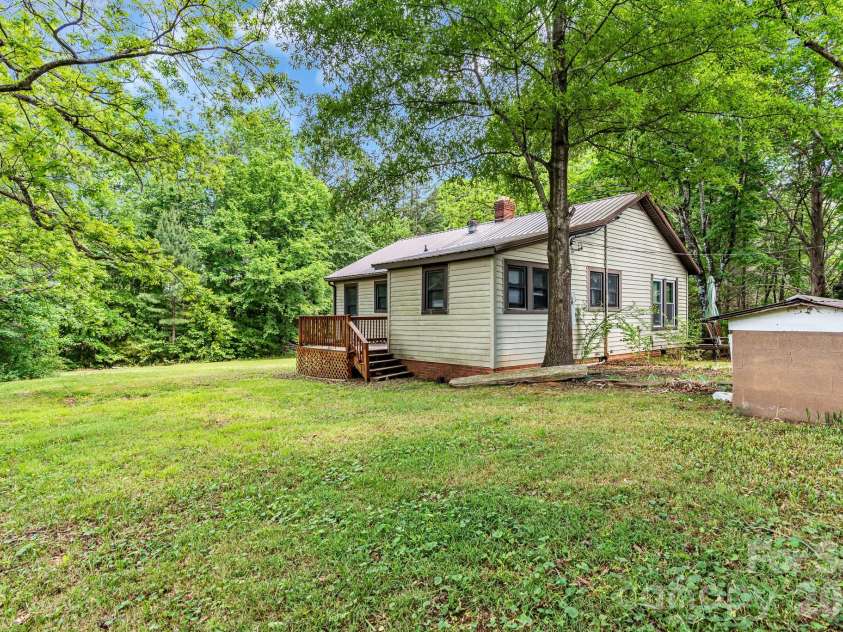 3240 Innes Street, Salisbury, NC 28144.  MLS# CAR4377301, YatesRealty ID 18400. 