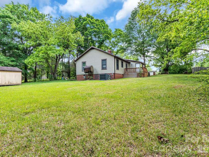 3240 Innes Street, Salisbury, NC 28144.  MLS# CAR4377301, YatesRealty ID 18400. 