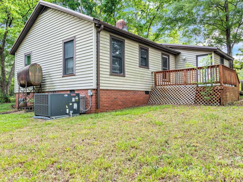 3240 Innes Street, Salisbury, NC 28144.  MLS# CAR4377301, YatesRealty ID 18400. 