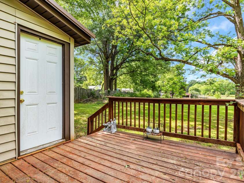 3240 Innes Street, Salisbury, NC 28144.  MLS# CAR4377301, YatesRealty ID 18400. 