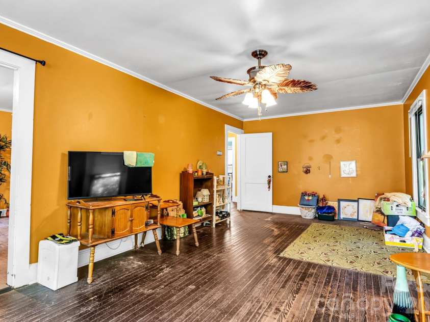 3240 Innes Street, Salisbury, NC 28144.  MLS# CAR4377301, YatesRealty ID 18400. 