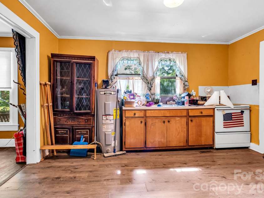 3240 Innes Street, Salisbury, NC 28144.  MLS# CAR4377301, YatesRealty ID 18400. 