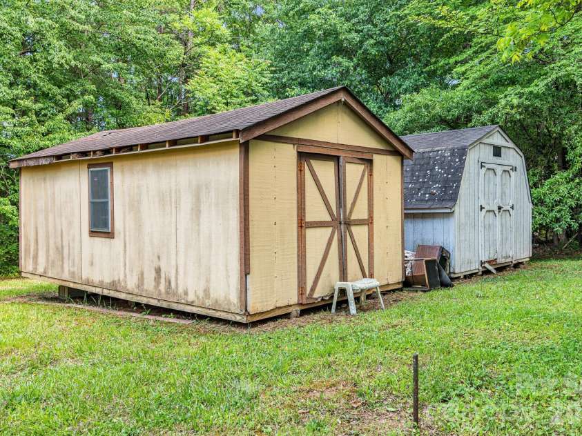 3240 Innes Street, Salisbury, NC 28144.  MLS# CAR4377301, YatesRealty ID 18400. 