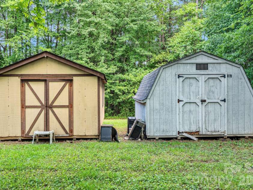 3240 Innes Street, Salisbury, NC 28144.  MLS# CAR4377301, YatesRealty ID 18400. 
