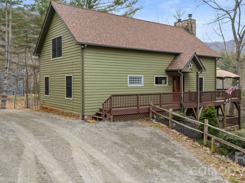 113 Cardinal Drive, Franklin, NC 28734.  MLS# CAR4360002, YatesRealty ID 18402. 