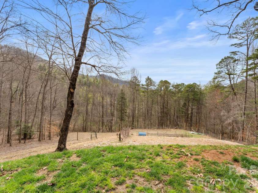 113 Cardinal Drive, Franklin, NC 28734.  MLS# CAR4360002, YatesRealty ID 18402. 