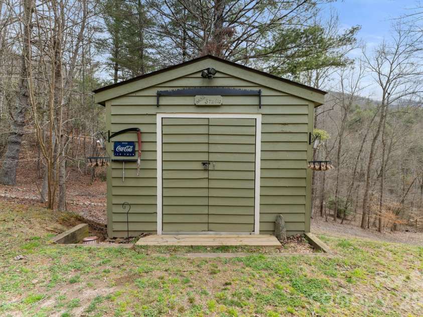 113 Cardinal Drive, Franklin, NC 28734.  MLS# CAR4360002, YatesRealty ID 18402. 