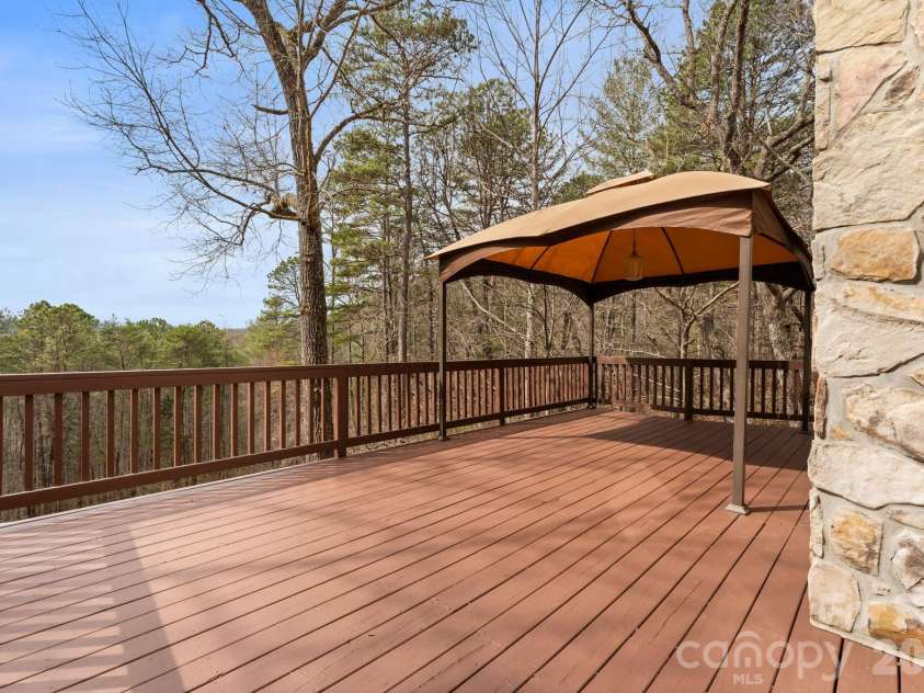 113 Cardinal Drive, Franklin, NC 28734.  MLS# CAR4360002, YatesRealty ID 18402. 