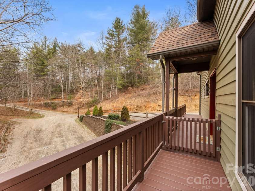 113 Cardinal Drive, Franklin, NC 28734.  MLS# CAR4360002, YatesRealty ID 18402. 