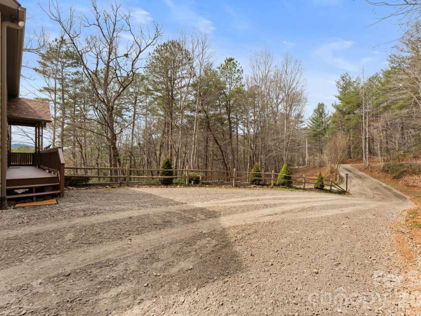 113 Cardinal Drive, Franklin, NC 28734.  MLS# CAR4360002, YatesRealty ID 18402. 