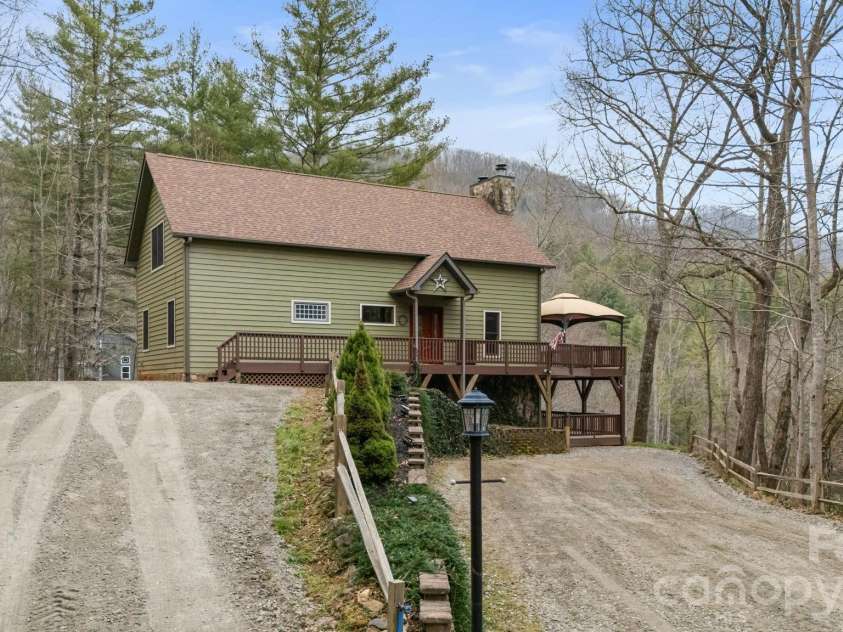 113 Cardinal Drive, Franklin, NC 28734.  MLS# CAR4360002, YatesRealty ID 18402. 