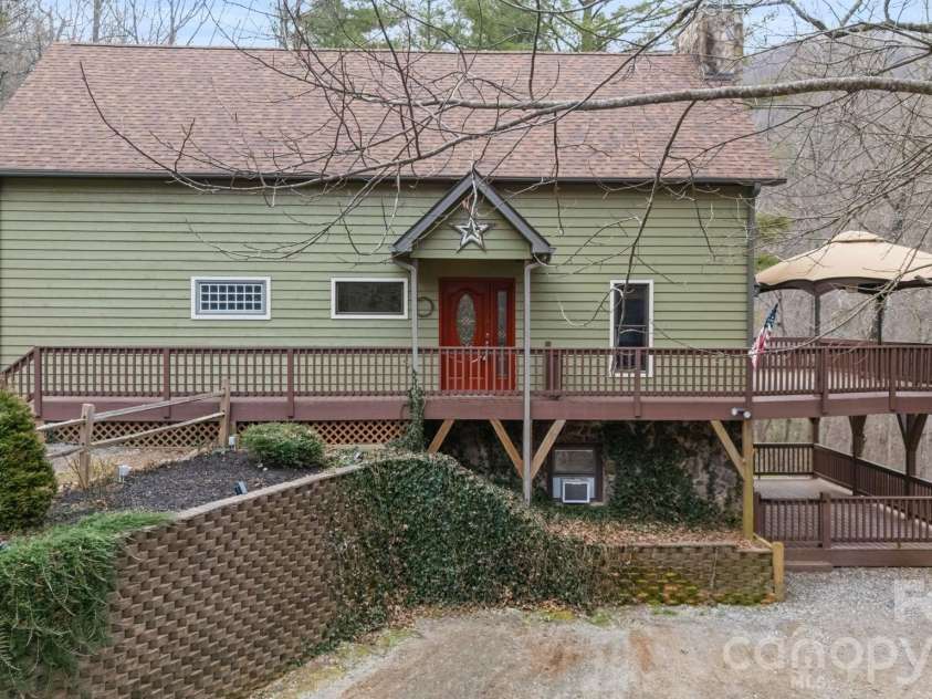 113 Cardinal Drive, Franklin, NC 28734.  MLS# CAR4360002, YatesRealty ID 18402. 