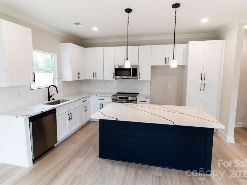 619 Billingsley Road, Charlotte, NC 28211.  MLS# CAR4267122, YatesRealty ID 18402. 