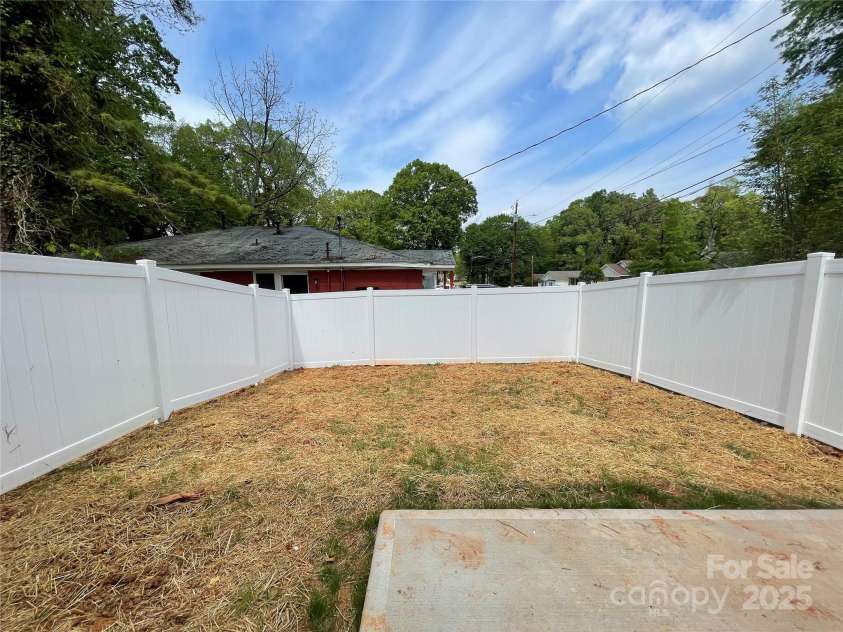 619 Billingsley Road, Charlotte, NC 28211.  MLS# CAR4267122, YatesRealty ID 18402. 