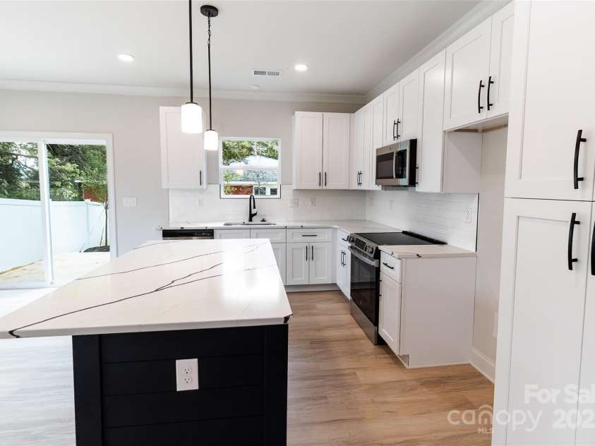 619 Billingsley Road, Charlotte, NC 28211.  MLS# CAR4267122, YatesRealty ID 18402. 