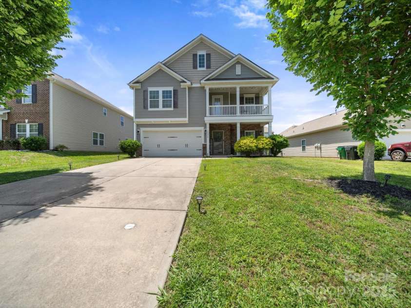 10426 Kempsford Drive, Charlotte, NC 28262.  MLS# CAR4260798, YatesRealty ID 18403. 