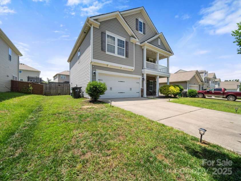 10426 Kempsford Drive, Charlotte, NC 28262.  MLS# CAR4260798, YatesRealty ID 18403. 