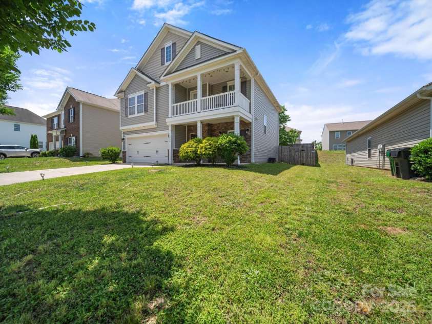 10426 Kempsford Drive, Charlotte, NC 28262.  MLS# CAR4260798, YatesRealty ID 18403. 