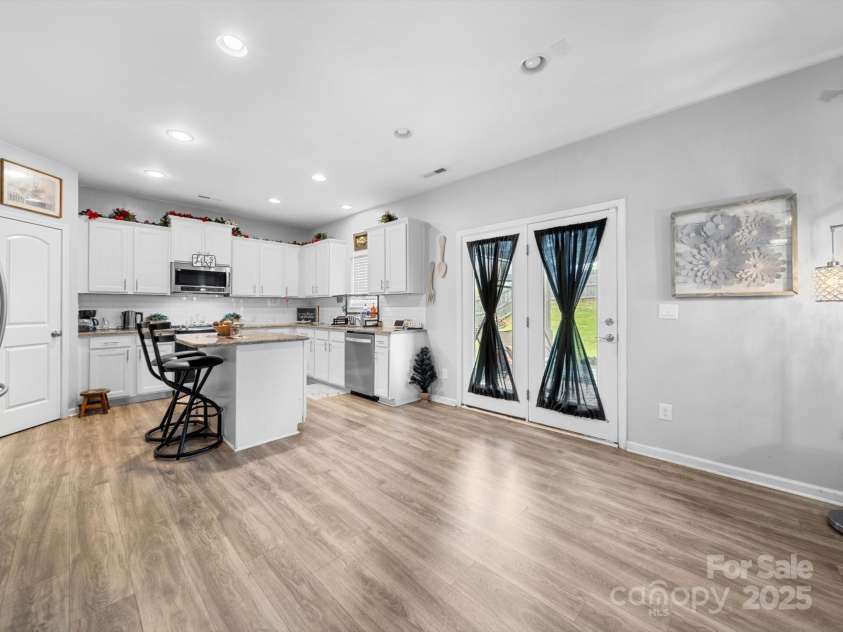 10426 Kempsford Drive, Charlotte, NC 28262.  MLS# CAR4260798, YatesRealty ID 18403. 