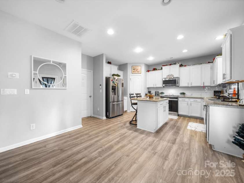 10426 Kempsford Drive, Charlotte, NC 28262.  MLS# CAR4260798, YatesRealty ID 18403. 