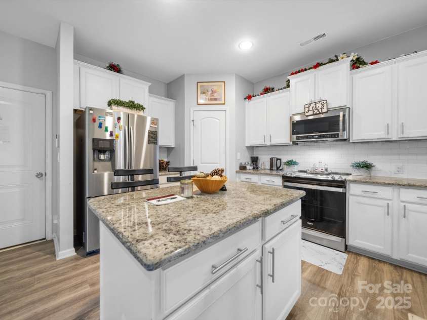10426 Kempsford Drive, Charlotte, NC 28262.  MLS# CAR4260798, YatesRealty ID 18403. 