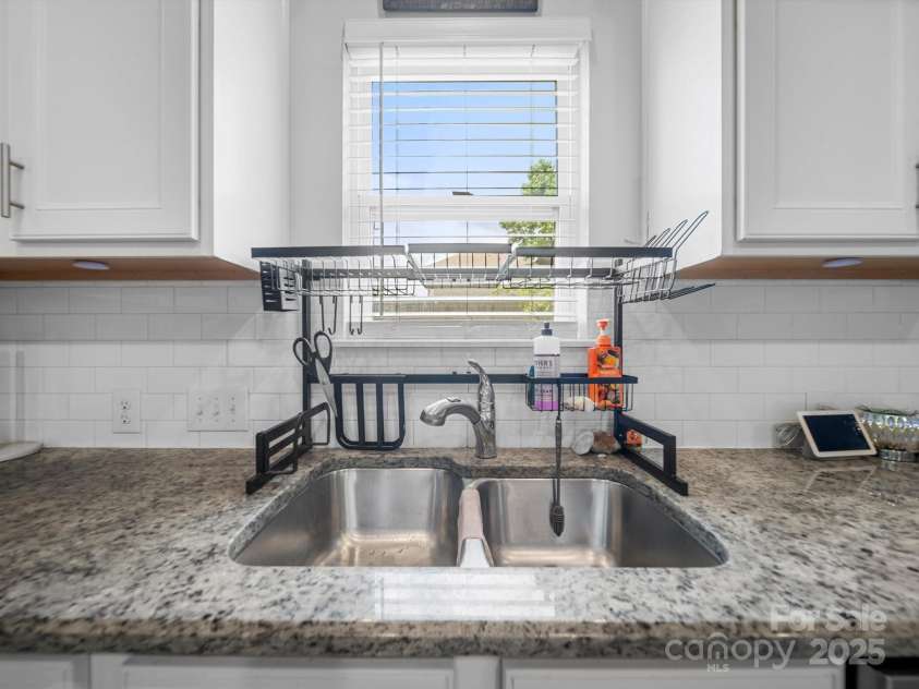 10426 Kempsford Drive, Charlotte, NC 28262.  MLS# CAR4260798, YatesRealty ID 18403. 