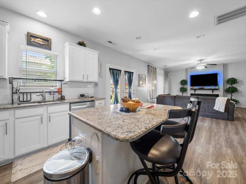 10426 Kempsford Drive, Charlotte, NC 28262.  MLS# CAR4260798, YatesRealty ID 18403. 