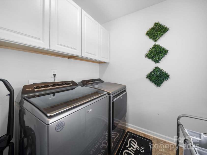 10426 Kempsford Drive, Charlotte, NC 28262.  MLS# CAR4260798, YatesRealty ID 18403. 
