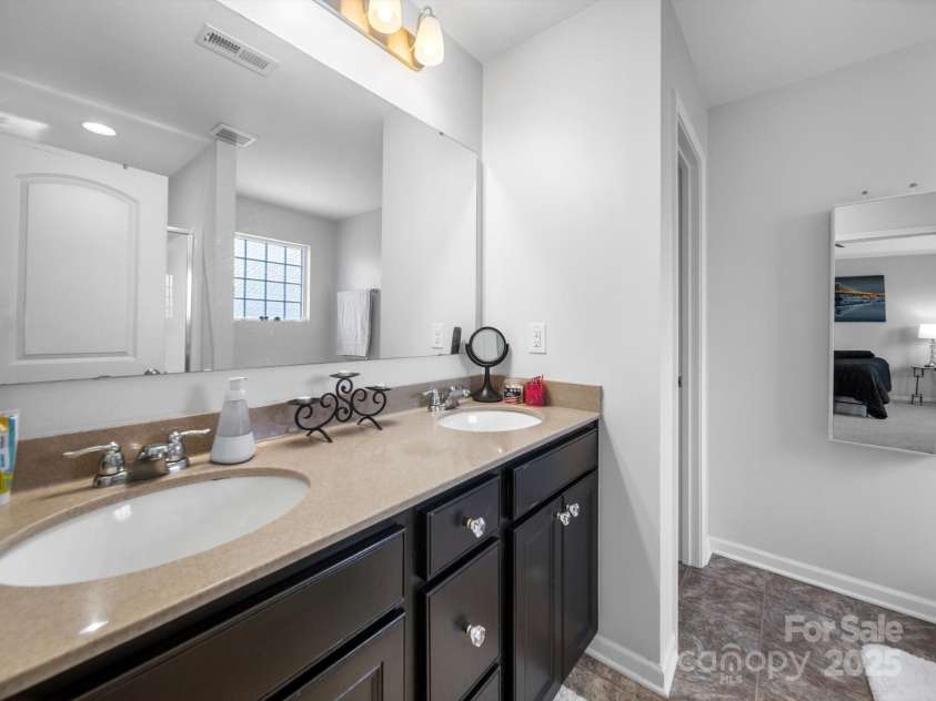 10426 Kempsford Drive, Charlotte, NC 28262.  MLS# CAR4260798, YatesRealty ID 18403. 