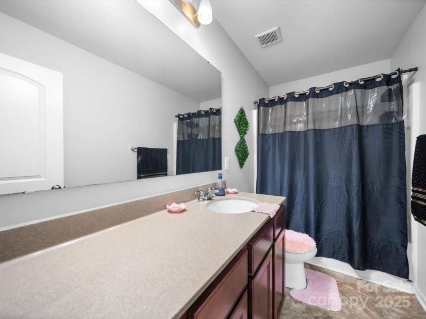 10426 Kempsford Drive, Charlotte, NC 28262.  MLS# CAR4260798, YatesRealty ID 18403. 