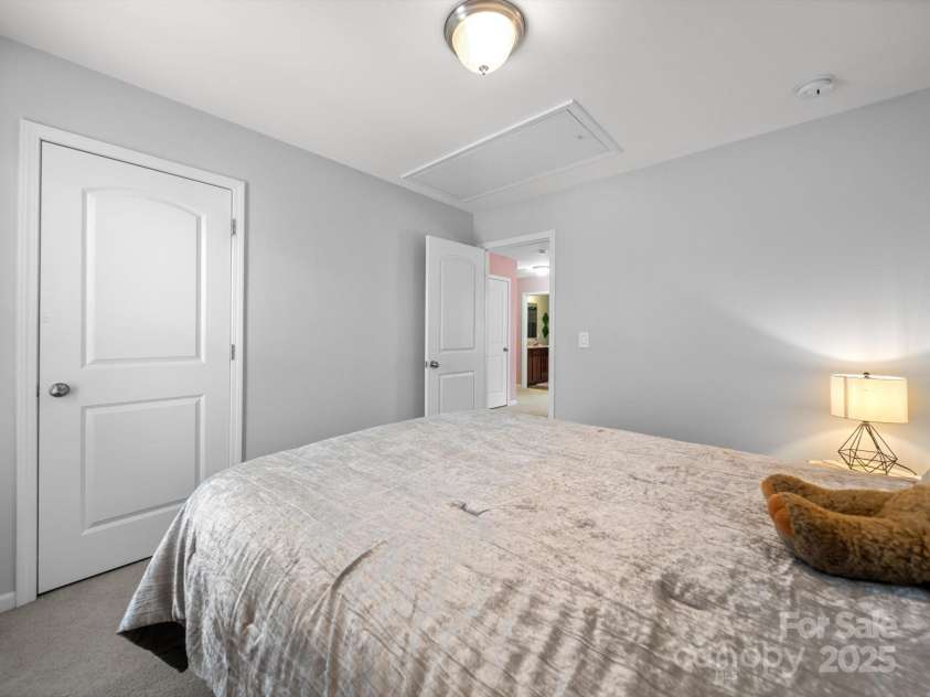 10426 Kempsford Drive, Charlotte, NC 28262.  MLS# CAR4260798, YatesRealty ID 18403. 