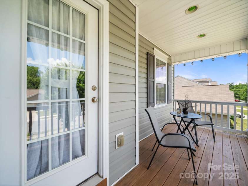 10426 Kempsford Drive, Charlotte, NC 28262.  MLS# CAR4260798, YatesRealty ID 18403. 