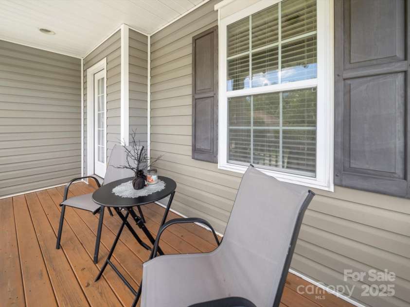 10426 Kempsford Drive, Charlotte, NC 28262.  MLS# CAR4260798, YatesRealty ID 18403. 