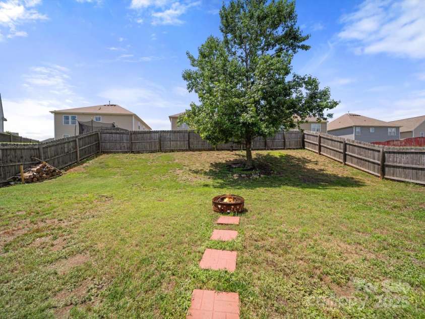 10426 Kempsford Drive, Charlotte, NC 28262.  MLS# CAR4260798, YatesRealty ID 18403. 