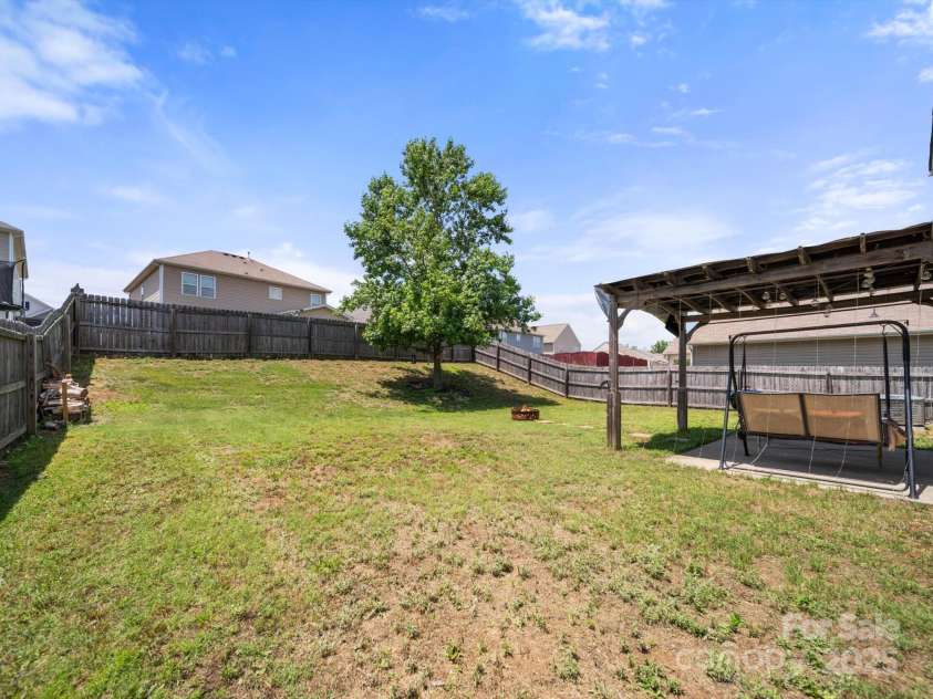 10426 Kempsford Drive, Charlotte, NC 28262.  MLS# CAR4260798, YatesRealty ID 18403. 