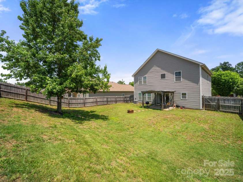 10426 Kempsford Drive, Charlotte, NC 28262.  MLS# CAR4260798, YatesRealty ID 18403. 