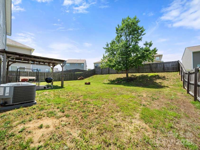 10426 Kempsford Drive, Charlotte, NC 28262.  MLS# CAR4260798, YatesRealty ID 18403. 